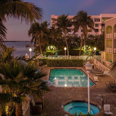 Fairfield Inn And Suites By Marriott Palm Beach Bagian luar foto