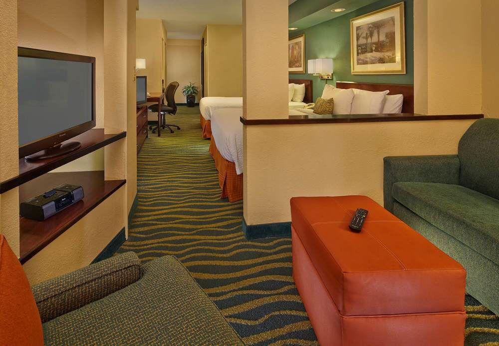 Fairfield Inn And Suites By Marriott Palm Beach Bagian luar foto