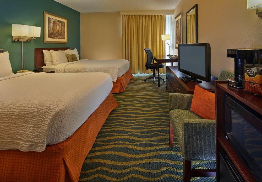 Fairfield Inn And Suites By Marriott Palm Beach Bagian luar foto