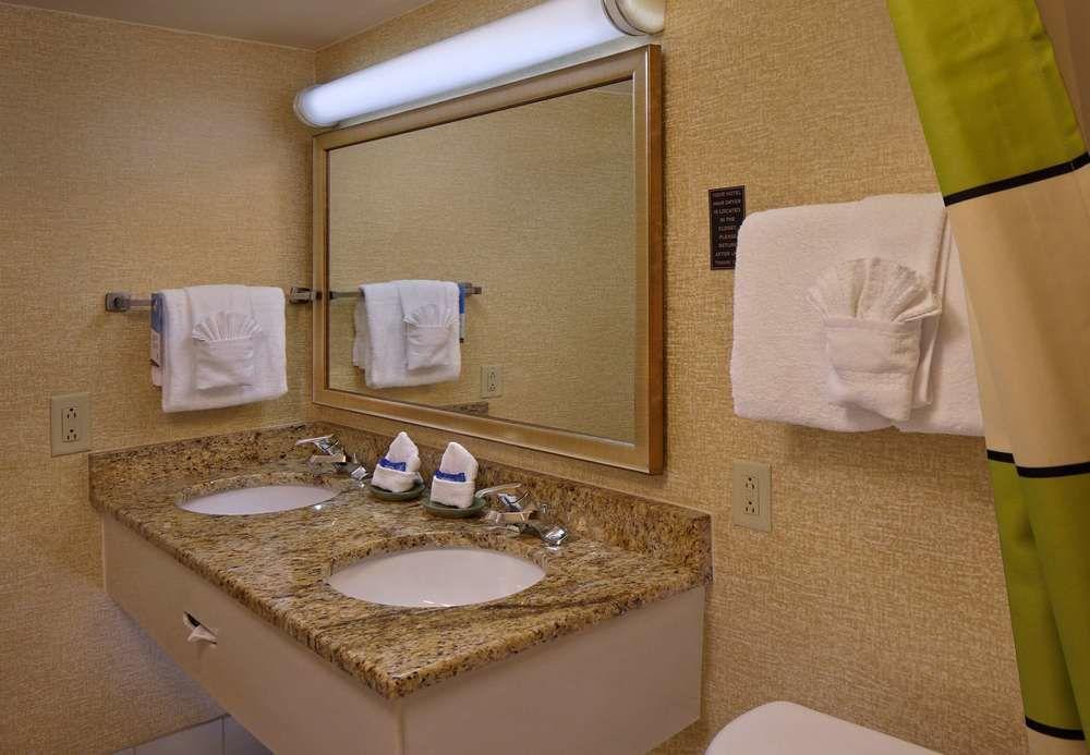 Fairfield Inn And Suites By Marriott Palm Beach Bagian luar foto