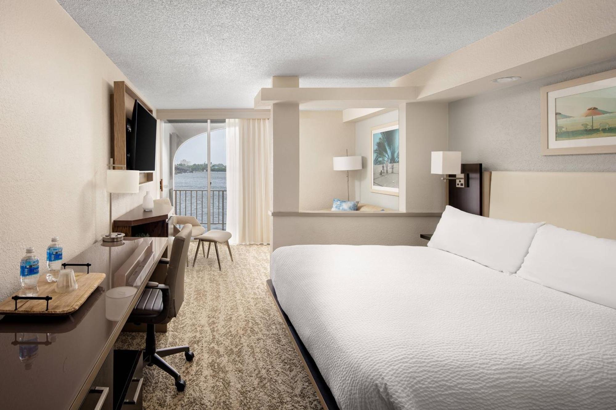 Fairfield Inn And Suites By Marriott Palm Beach Bagian luar foto