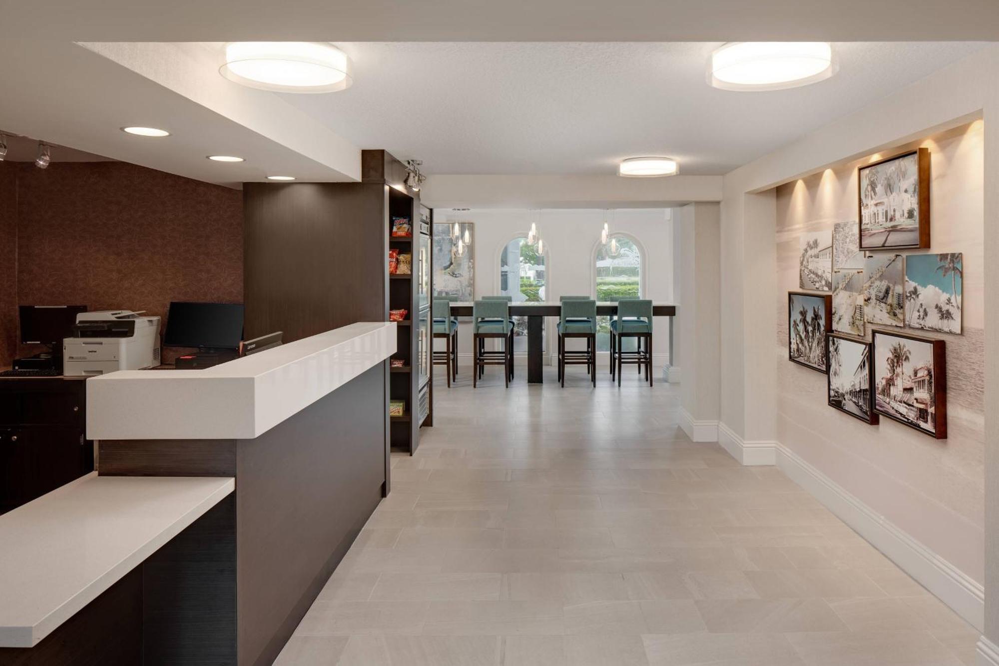 Fairfield Inn And Suites By Marriott Palm Beach Bagian luar foto