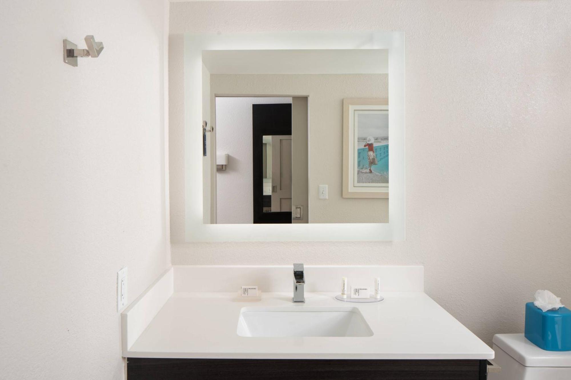 Fairfield Inn And Suites By Marriott Palm Beach Bagian luar foto