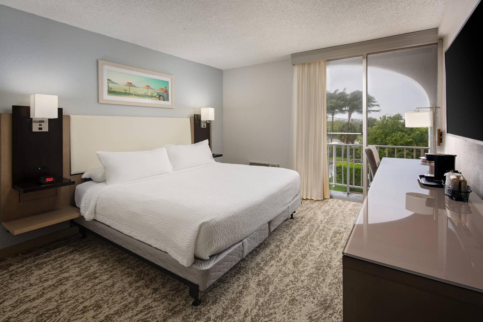 Fairfield Inn And Suites By Marriott Palm Beach Bagian luar foto